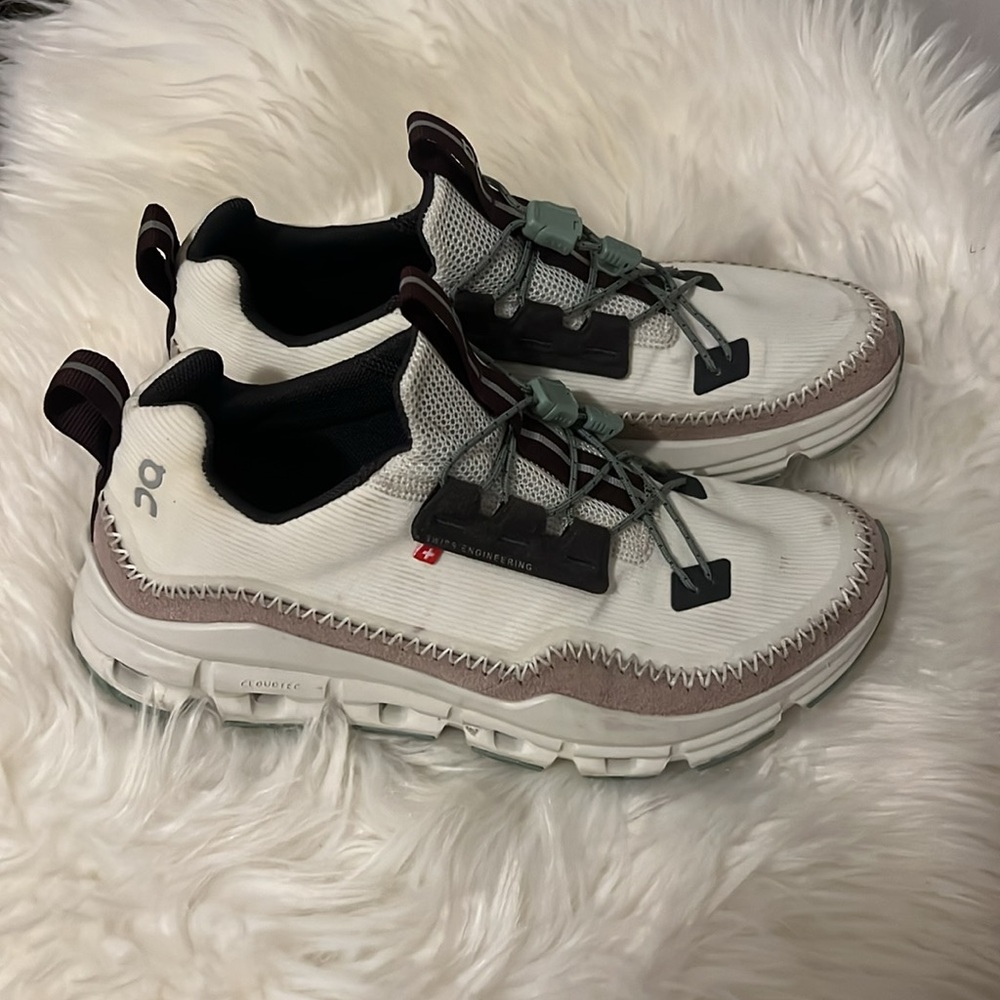 ON Cloudaway Hiking Sneaker